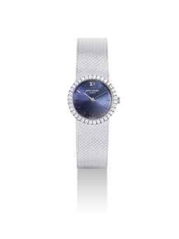PATEK PHILIPPE. A LADY'S 18K WHITE GOLD AND DIAMOND-SET BRACELET WATCH