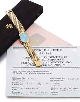 PATEK PHILIPPE. AN 18K GOLD RECTANGULAR BRACELET WATCH WITH OCEAN BLUE DIAL