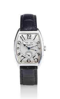 FRANCK MULLER. AN 18K WHITE GOLD TONNEAU-SHAPED AUTOMATIC TRIPLE CALENDAR WRISTWATCH