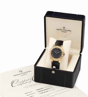 Patek Philippe. An 18k Gold Automatic Wristwatch with Date and Center Seconds