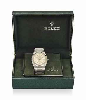 ROLEX. A STAINLESS STEEL AUTOMATIC WRISTWATCH WITH DATE, SWEEP CENTRE SECONDS, BRACELET AND BOX
