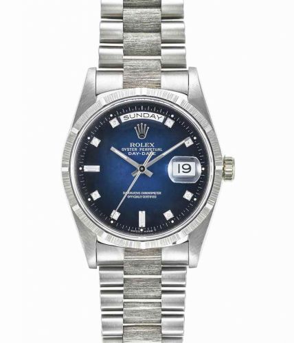 ROLEX. A FINE 18K WHITE GOLD AND DIAMOND-SET AUTOMATIC WRISTWATCH WITH SWEEP CENTRE SECONDS, DAY, DATE AND BRACELET