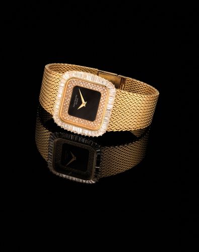 PATEK PHILIPPE. A FINE AND RARE 18K GOLD AND DIAMOND-SET CUSHION-SHAPED BRACELET WATCH WITH ONYX DIAL