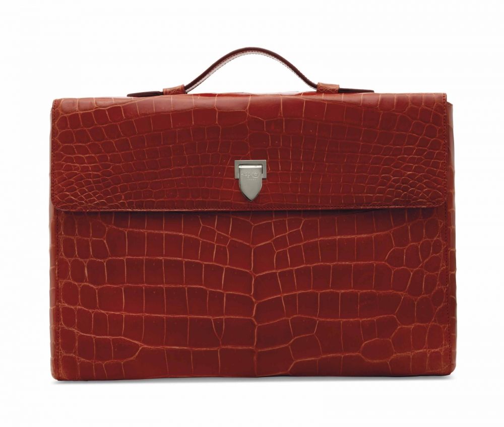 PORTFOLIO CITY EN CROCODILE LISSE ROUGE, GARNITURE EN MÉTAL ARGENTÉ