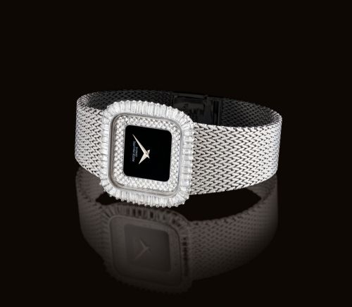 PATEK PHILIPPE. A FINE AND VERY RARE 18K WHITE GOLD AND DIAMOND-SET CUSHION-SHAPED BRACELET WATCH WITH ONYX DIAL