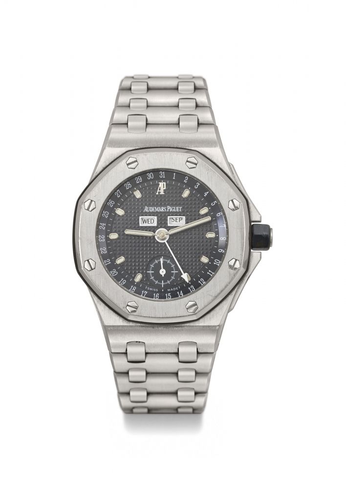 AUDEMARS PIGUET. A STAINLESS STEEL AUTOMATIC TRIPLE CALENDAR WRISTWATCH AND BRACELET