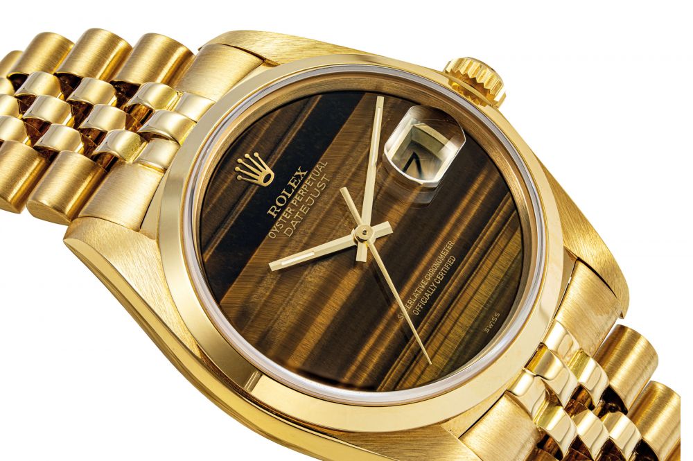 ROLEX. A RARE AND FINE 18K GOLD AUTOMATIC WRISTWATCH WITH SWEEP CENTRE SECONDS, DATE, BRACELET AND TIGER'S EYE DIAL