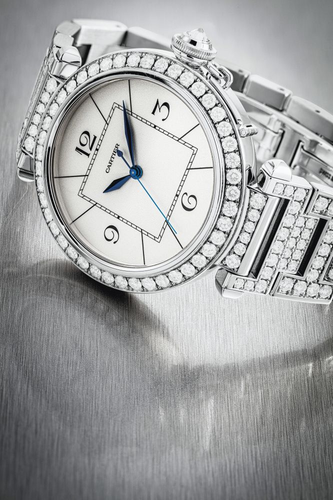CARTIER. AN 18K WHITE GOLD AND DIAMOND-SET AUTOMATIC WRISTWATCH WITH SWEEP CENTRE SECONDS AND BRACELET