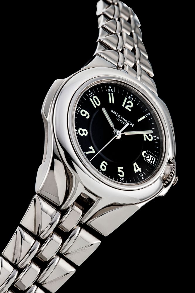PATEK PHILIPPE. A STAINLESS STEEL AUTOMATIC WRISTWATCH WITH SWEEP CENTRE SECONDS, DATE AND BRACELET