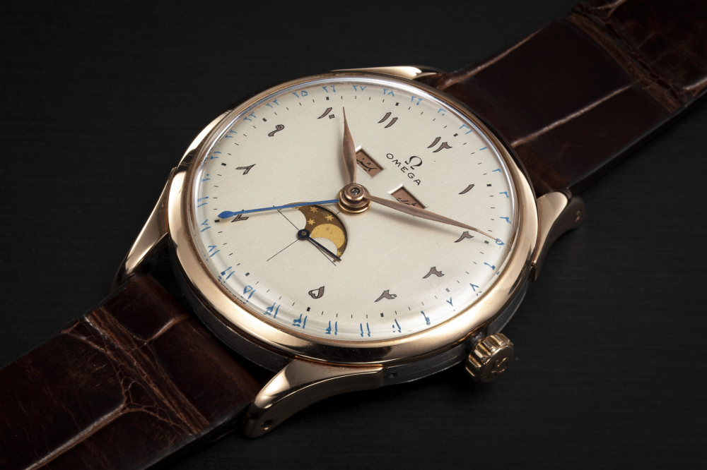 OMEGA, COSMIC REF. 2606-8, A TWO TONE TRIPLE CALENDAR MOON-PHASE MADE FOR IRAN - MOVEMENT