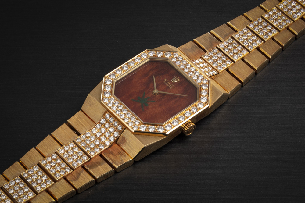 ROLEX, CELLINI REF. 4652, A RARE 18K GOLD AND DIAMOND-SET WRISTWATCH WITH MAHOGANY DIAL MADE FOR THE SULTANATE OF OMAN - CASE