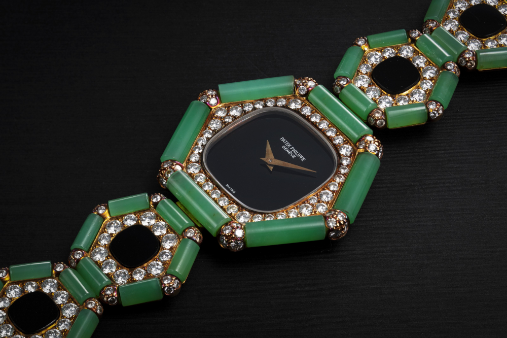 PATEK PHILIPPE REF. 4364, A YELLOW GOLD DIAMOND ONYX CHRYSOPRASE WRISTWATCH, EARRING, AND RING SUITE - CASE