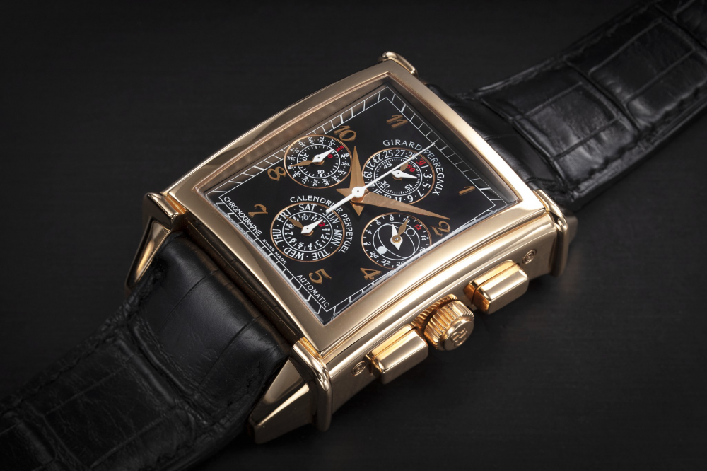 GIRARD-PERREGAUX, VINTAGE 1945 XXL REF. 9027, A GOLD AUTOMATIC PERPETUAL CALENDAR CHRONOGRAPH - CASE