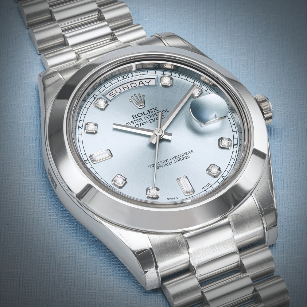 ROLEX. A PLATINUM AND DIAMOND-SET AUTOMATIC WRISTWATCH WITH SWEEP CENTRE SECONDS, DAY, DATE AND BRACELET