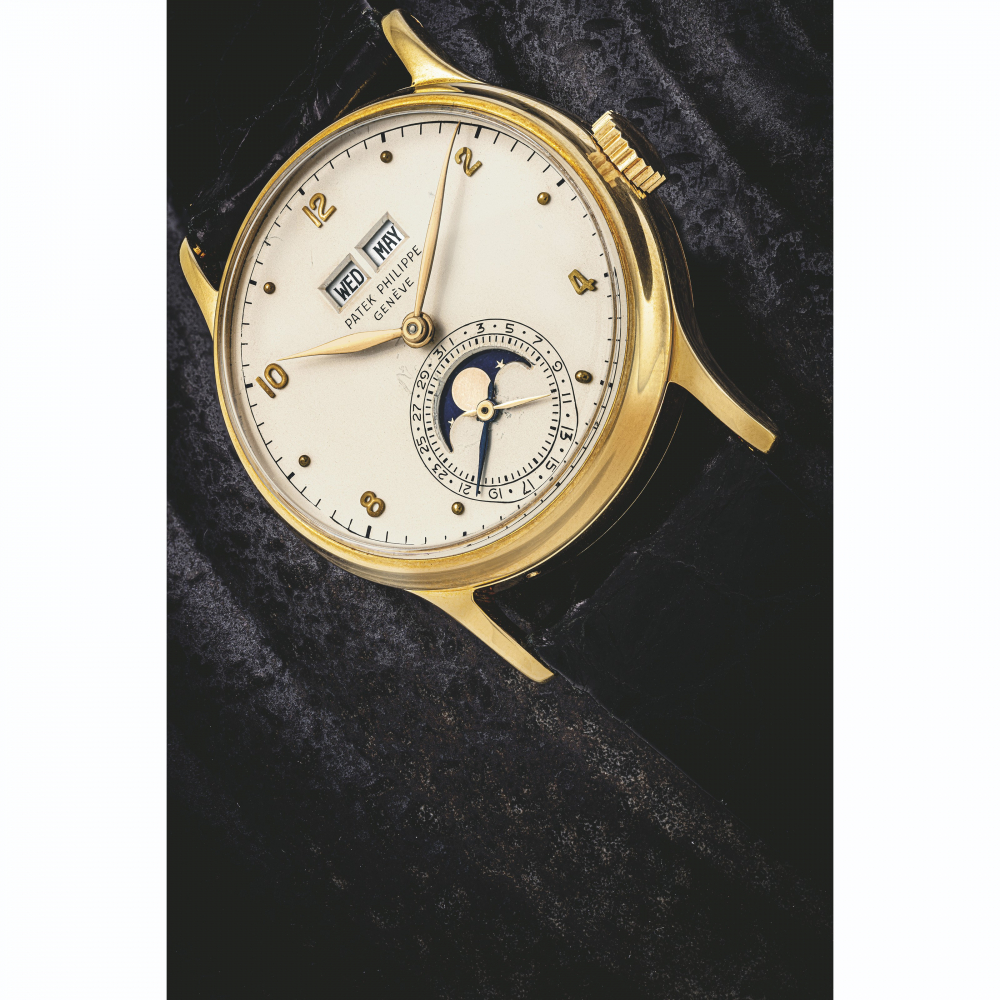 PATEK PHILIPPE. A VERY RARE 18K GOLD PERPETUAL CALENDAR WRISTWATCH WITH MOON PHASES