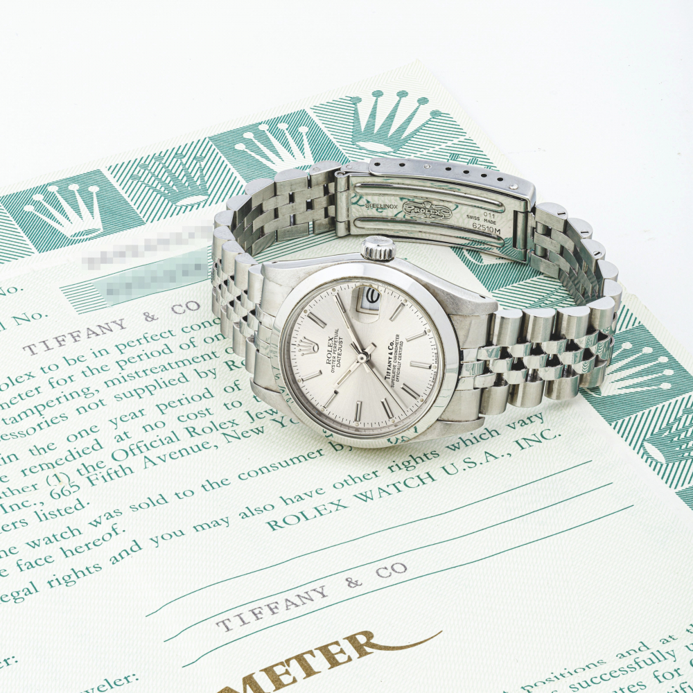 ROLEX. A STAINLESS STEEL AUTOMATIC WRISTWATCH WITH SWEEP CENTRE SECONDS, DATE AND BRACELET