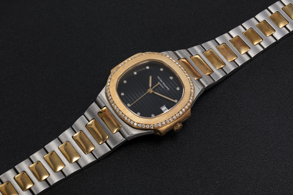 PATEK PHILIPPE, REF. 3900/2, A STEEL AND GOLD NAUTILUS WITH A DIAMOND-SET BEZEL - CASE