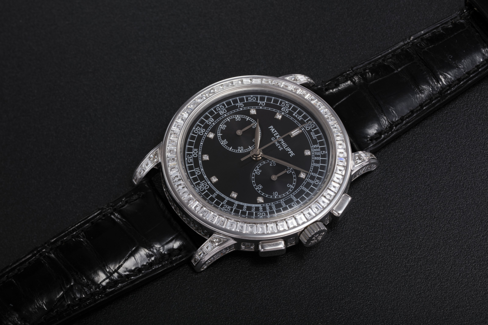 PATEK PHILIPPE, REF. 5071G, A GOLD AND DIAMOND-SET CHRONOGRAPH WRISTWATCH - CASE