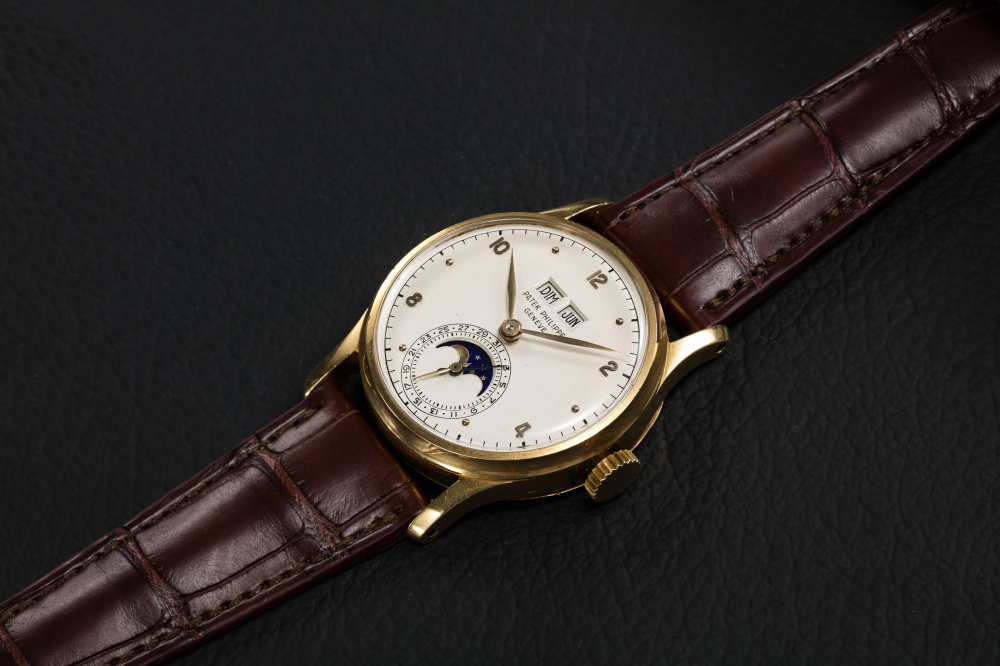 PATEK PHILIPPE, REF. 1526J THIRD SERIES, A GOLD PERPETUAL CALENDAR WRISTWATCH - CASE