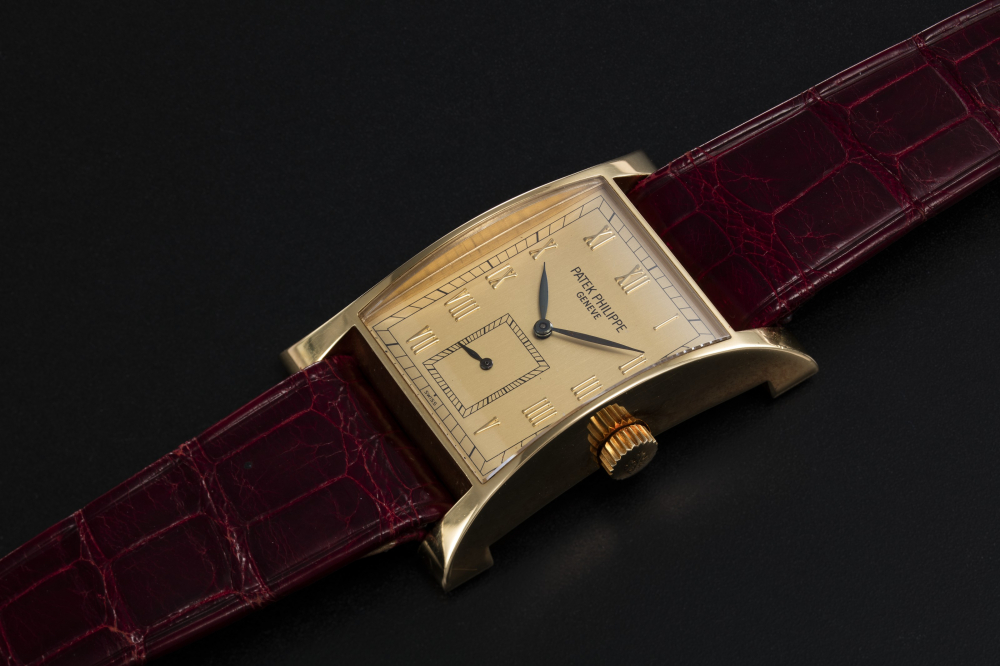 PATEK PHILIPPE, REF. 5500 PAGODA, A LIMITED EDITION GOLD WRISTWATCH - MOVEMENT