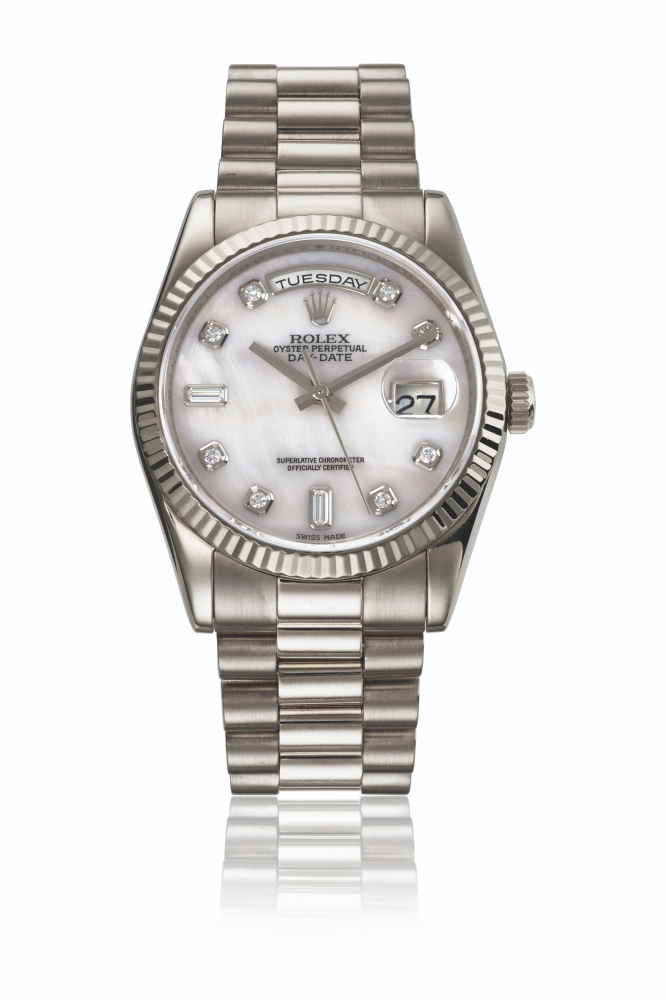 ROLEX. AN ATTRACTIVE 18K WHITE GOLD AND DIAMOND-SET AUTOMATIC WRISTWATCH WITH SWEEP CENTRE SECONDS, DAY, DATE, BRACELET AND MOTHER-OF-PEARL DIAL