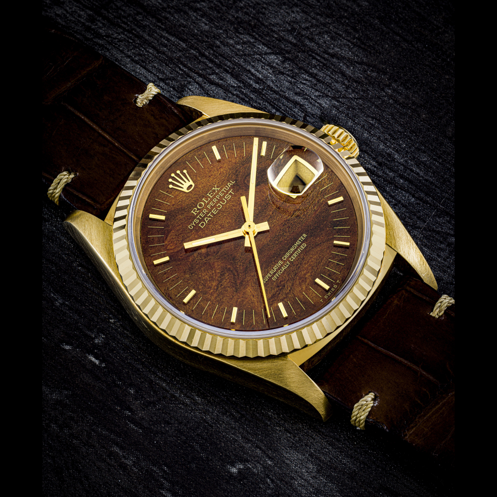 ROLEX. A RARE 18K GOLD AUTOMATIC WRISTWATCH WITH SWEEP CENTRE SECONDS, DATE AND WOOD DIAL