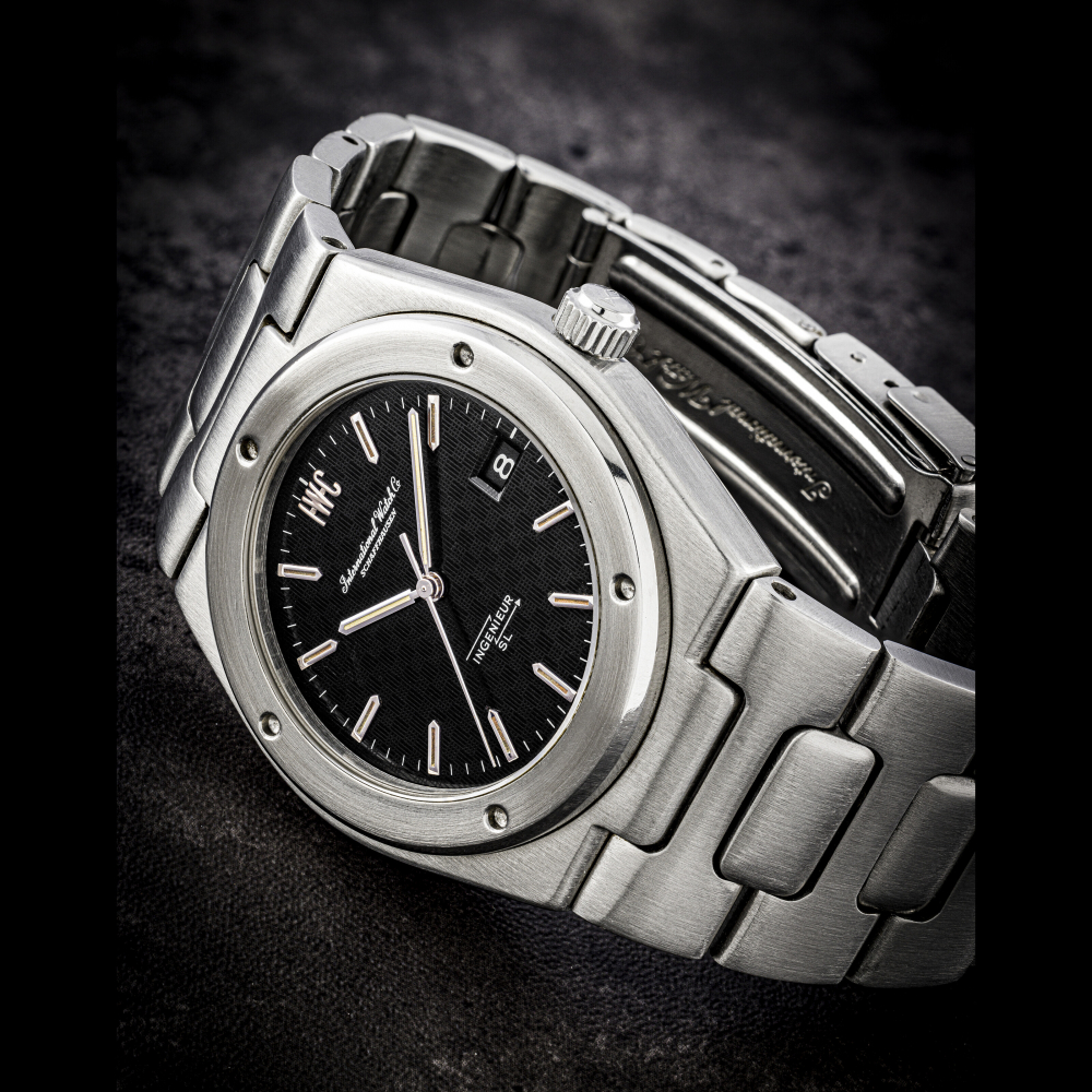 IWC. A FAMOUS STAINLESS STEEL AUTOMATIC WRISTWATCH WITH SWEEP CENTRE SECONDS, DATE AND BRACELET