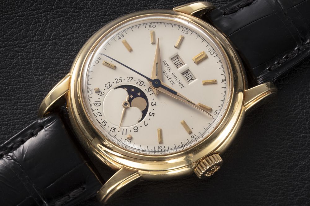 PATEK PHILIPPE, REF. 2438/1, A RARE GOLD PERPETUAL CALENDAR WRISTWATCH - CASE