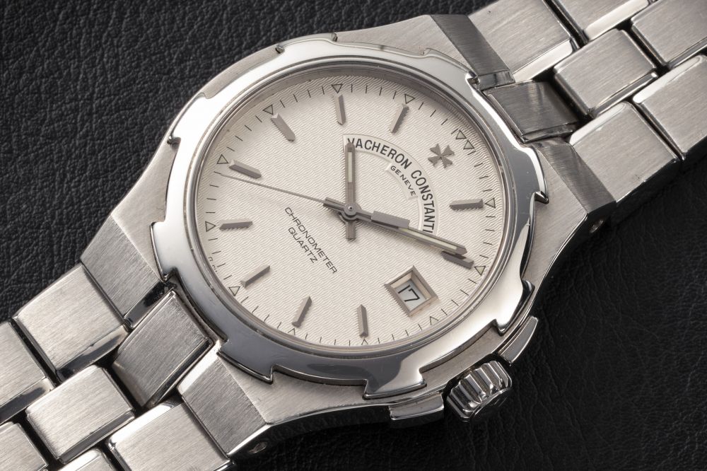 VACHERON CONSTANTIN, OVERSEAS REF. 72040, A STEEL QUARTZ CHRONOMETER WRISTWATCH - CASE