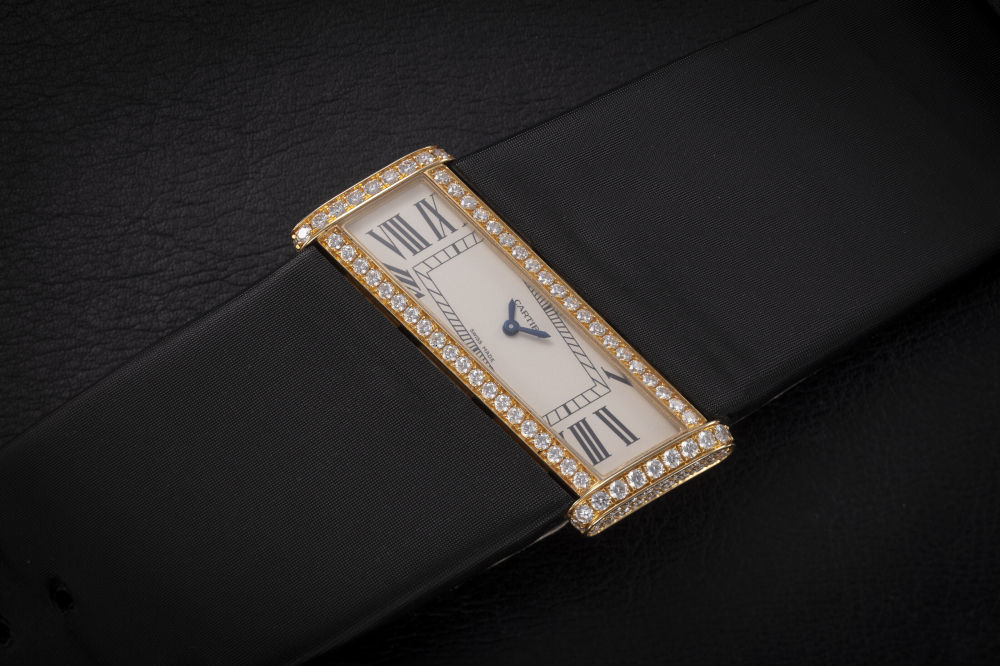 CARTIER, DIVAN DIAGONALE REF. 2779, AN ATTRACTIVE GOLD AND DIAMOND-SET WRISTWATCH - CASE