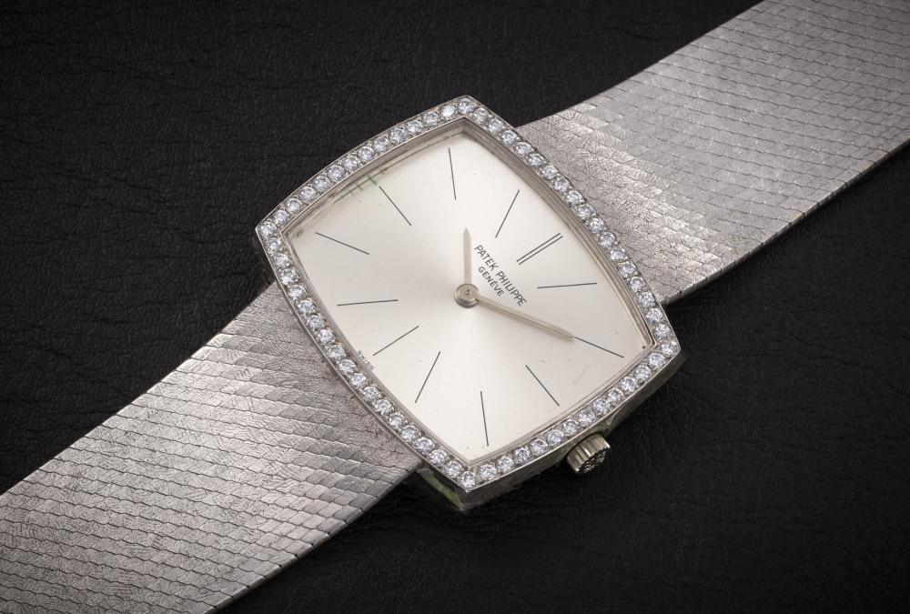 PATEK PHILIPPE, REF. 3528 2, A GOLD AND DIAMOND-SET WRISTWATCH - CASE