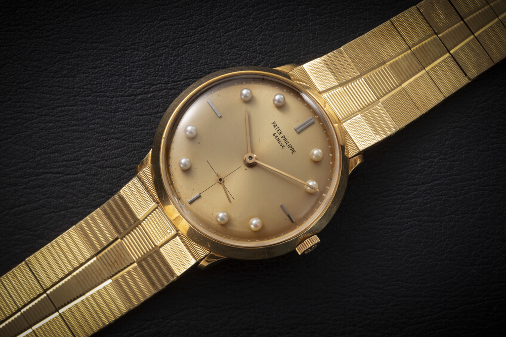 PATEK PHILIPPE, CALATRAVA REF. 2573 ‘PEARL OF THE GULF’, A VERY RARE AND IMPRESSIVE GOLD WRISTWATCH WITH PEARL HOUR MARKERS - CASE
