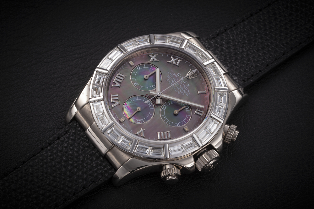ROLEX, DAYTONA REF.116589, A GOLD AND DIAMOND-SET WRISTWATCH WITH BLACK MOTHER-OF-PEARL DIAL - CASE
