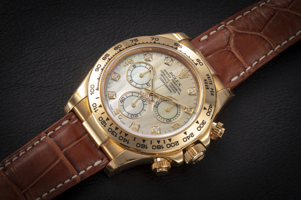 ROLEX, DAYTONA REF. 116518, A GOLD AUTOMATIC CHRONOGRAPH WITH MOTHER-OF-PEARL DIAL - CASE