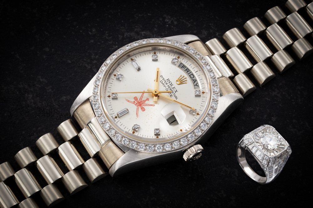 ROLEX, DAY-DATE REF.18049, A GOLD AND DIAMOND-SET AUTOMATIC WRISTWATCH WITH ‘KHANJAR’ DIAL AND DIAMOND-SET RING - CASE