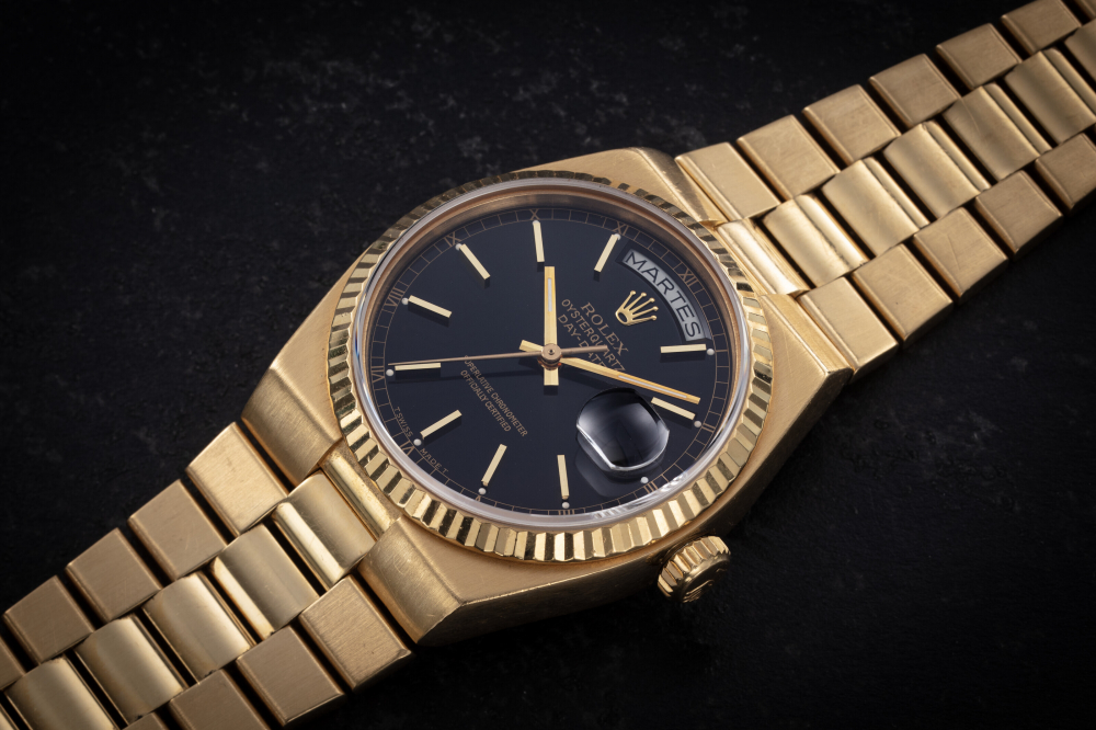 ROLEX, OYSTERQUARTZ DAY-DATE REF. 19018, A RARE GOLD QUARTZ WRISTWATCH - CASE