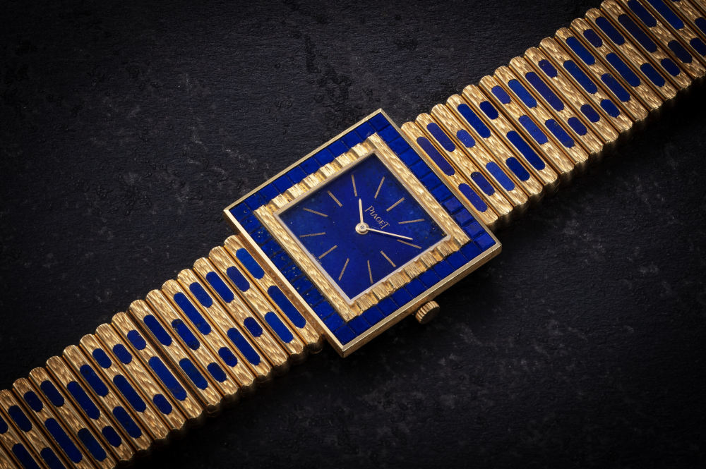 PIAGET, REF. 9200 C 426, AN ATTRACTIVE GOLD AND LAPIS LAZULI HARDSTONE-SET BRACELET WRISTWATCH - CASE