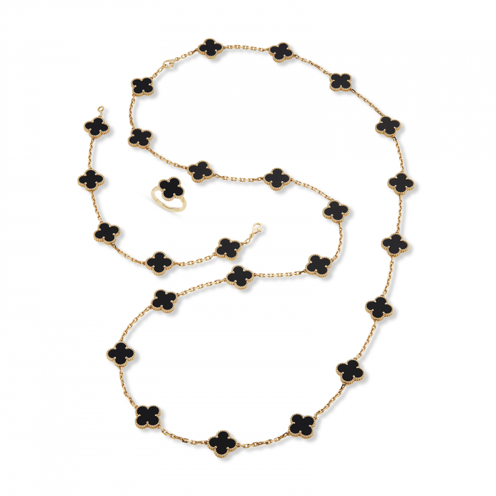 VAN CLEEF ARPELS SET OF ONYX 'ALHAMBRA' JEWELLERY WITH AN ASSOCIATED RING -