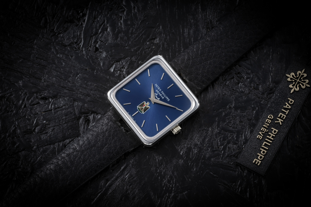 PATEK PHILIPPE, REF. 4222, A FINE GOLD MANUAL-WINDING WRISTWATCH WITH IRAQI COAT OF ARMS