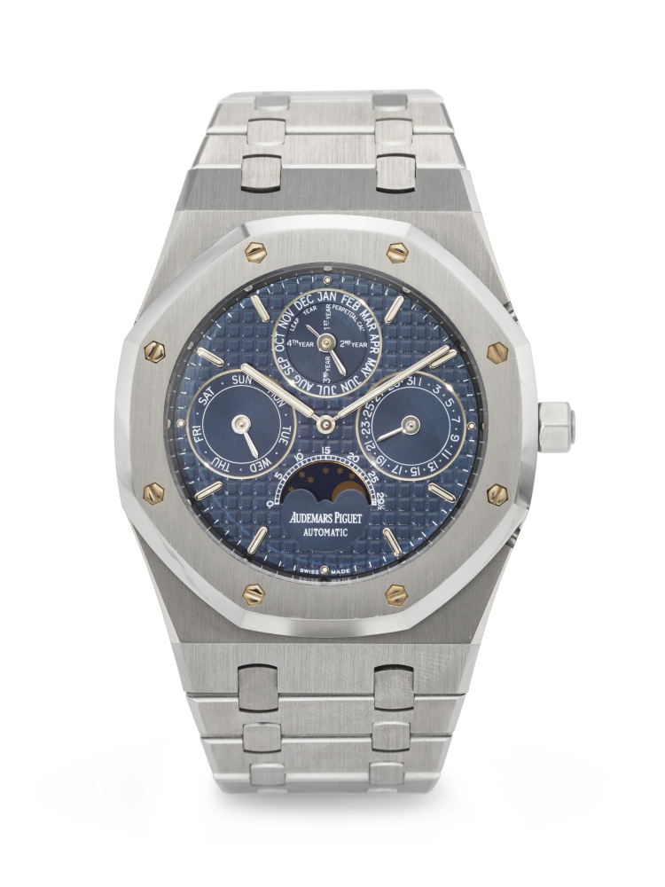 AUDEMARS PIGUET. A RARE AND ATTRACTIVE STAINLESS STEEL AUTOMATIC PERPETUAL CALENDAR WRISTWATCH WITH MOON PHASES, LEAP YEAR INDICATION, 'DARK BLUE' DIAL AND BRACELET