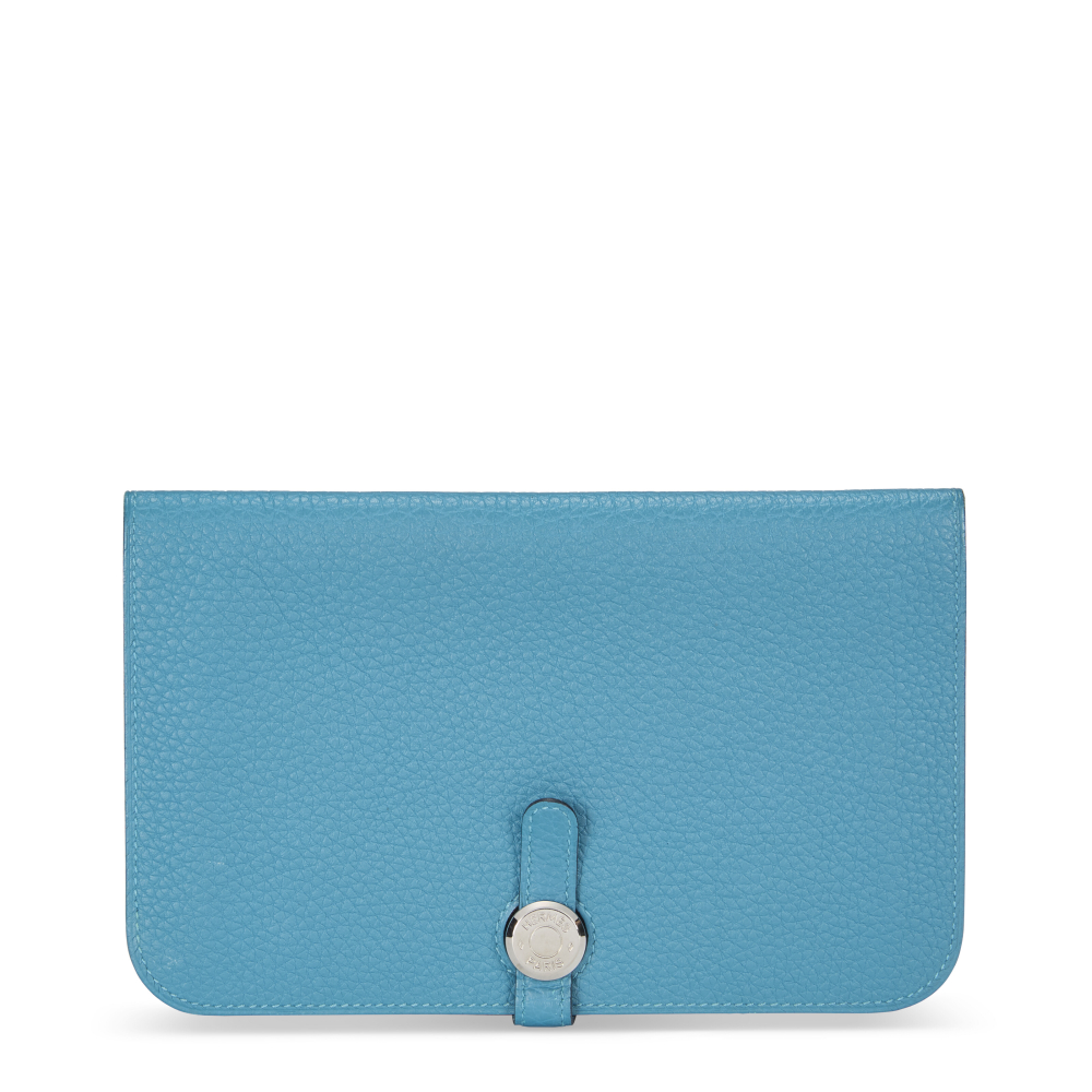 A TURQUOISE CLÉMENCE LEATHER DOGON WALLET WITH PALLADIUM HARDWARE