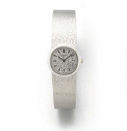 PATEK PHILIPPE: A LADY'S 18ct. WHITE GOLD WRISTWATCH.signed Patek Philippe, Geneve, Movement No.1266417, Ref: 4139-1, circa 1990.