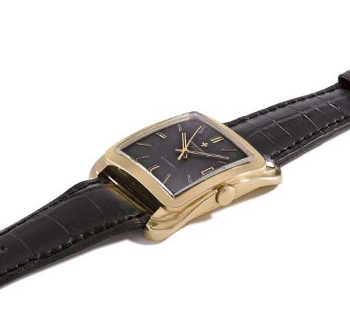 Vacheron Constantin. A fine and rare oversized 18K gold self-winding square-shaped wristwatch with sweep centre seconds, date and black dial