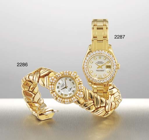 ROLEX. A LADY'S 18K GOLD AND DIAMOND-SET WRISTWATCH WITH BRACELET AND MOTHER-OF-PEARL DIAL