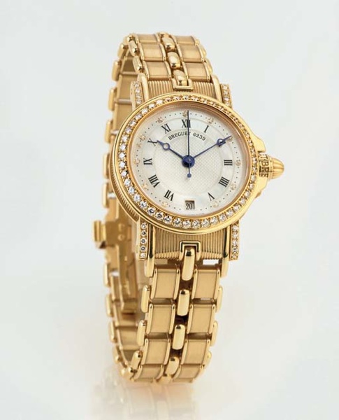 BREGUET. A FINE LADY'S 18K GOLD, DIAMOND AND MOTHER-OF-PEARL AUTOMATIC WRISTWATCH WITH CENTER SECONDS, DATE AND BRACELET