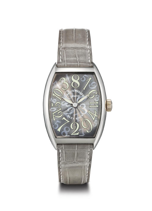 FRANCK MULLER. A FINE 18K WHITE GOLD TONNEAU-SHAPED AUTOMATIC CRAZY HOUR WRISTWATCH