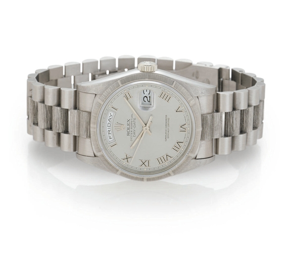 ROLEX. AN 18K WHITE GOLD WRISTWATCH WITH DAY, DATE, CENTER SECONDS AND BRACELET