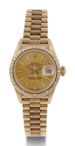 ROLEX. A LADY'S 18K GOLD AND DIAMOND AUTOMATIC WRISTWATCH WITH DATE, CENTER SECONDS AND BRACELET
