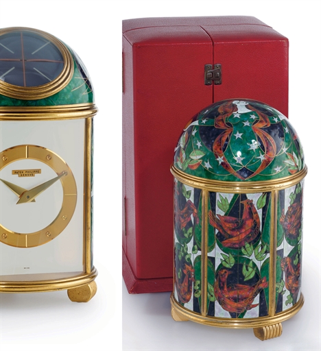 PATEK PHILIPPE. A FINE, RARE AND UNIQUE GILT-BRASS SOLAR-POWERED DESK CLOCK WITH CLOISONN