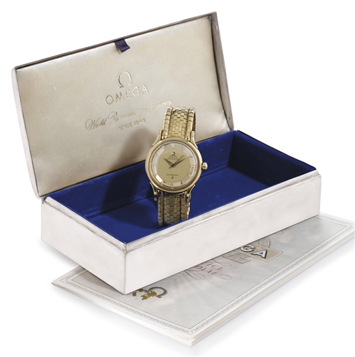 OMEGA. AN 18K GOLD AUTOMATIC WRISTWATCH WITH TWO-TONE DIAL, CENTER SECONDS AND BRACELET